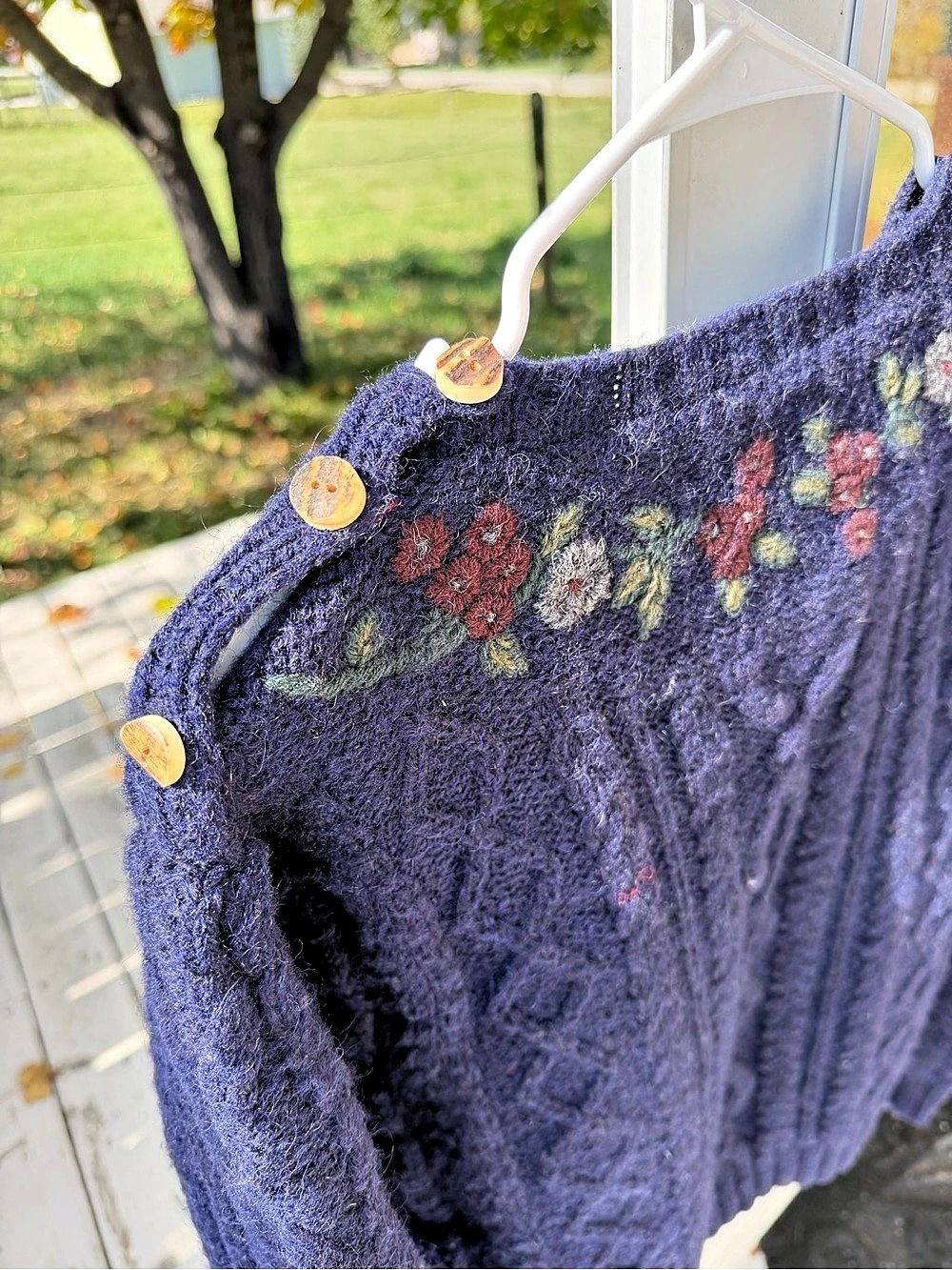 Ralph Lauren Vintage Hand Knit Floral Embroidered Wool Sweater - Picture 4 of 4